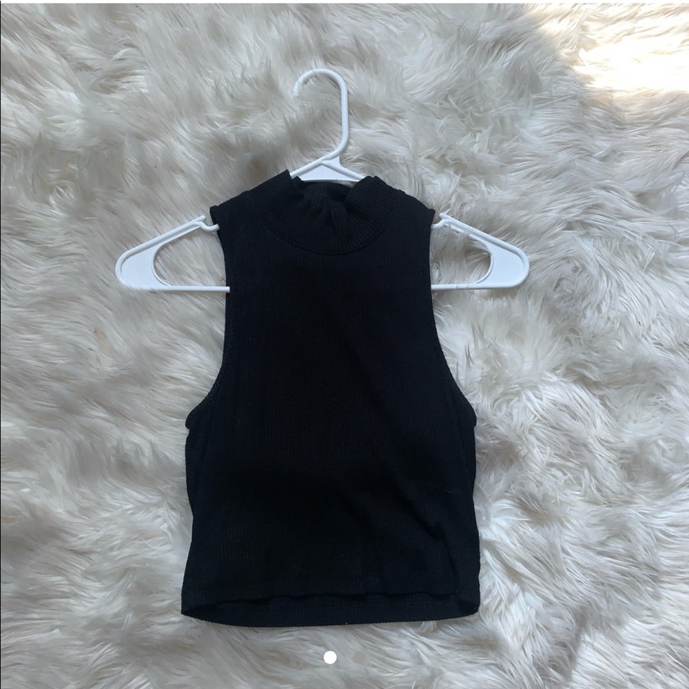 Black crop top ribbed